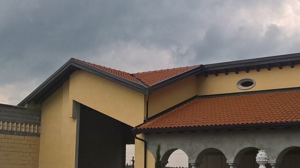 Sistema di canali di scolo per abitazioni