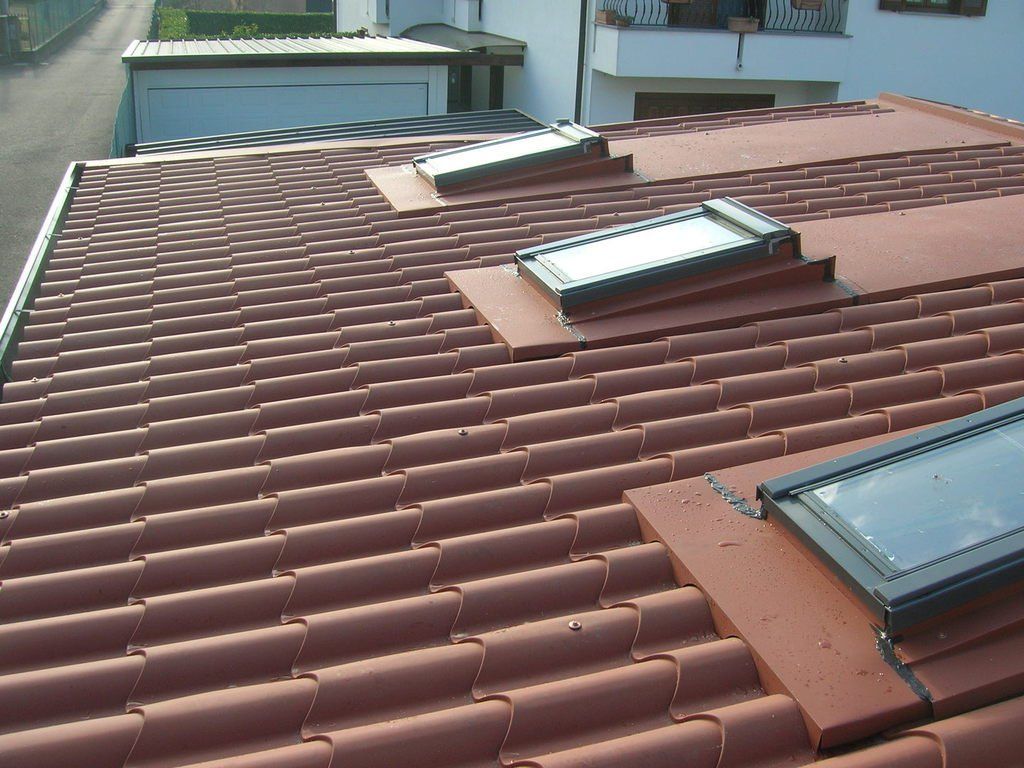Tetto in tegole per edifici residenziali