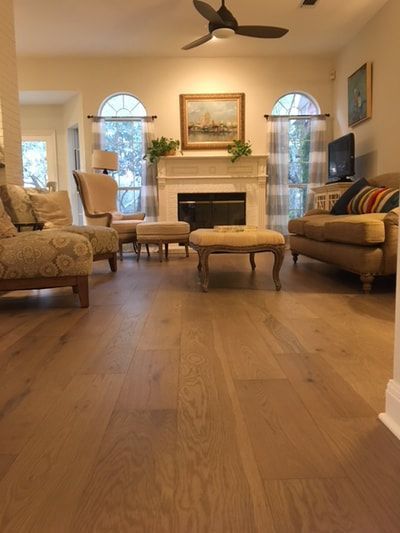 A living room filled with furniture and a fireplace.