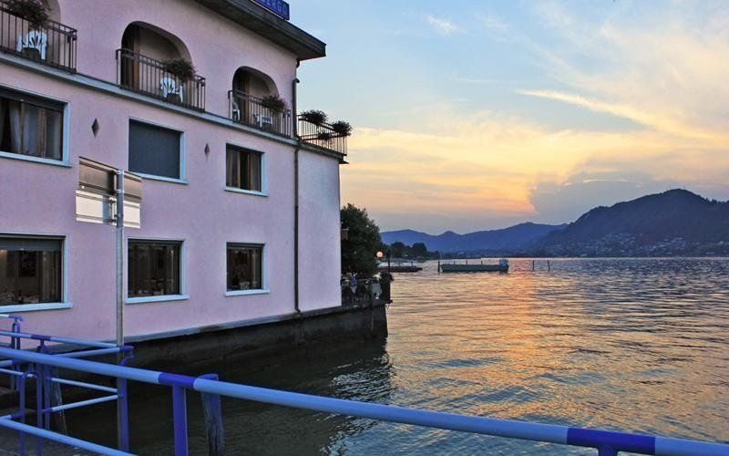 tramonto sul lago