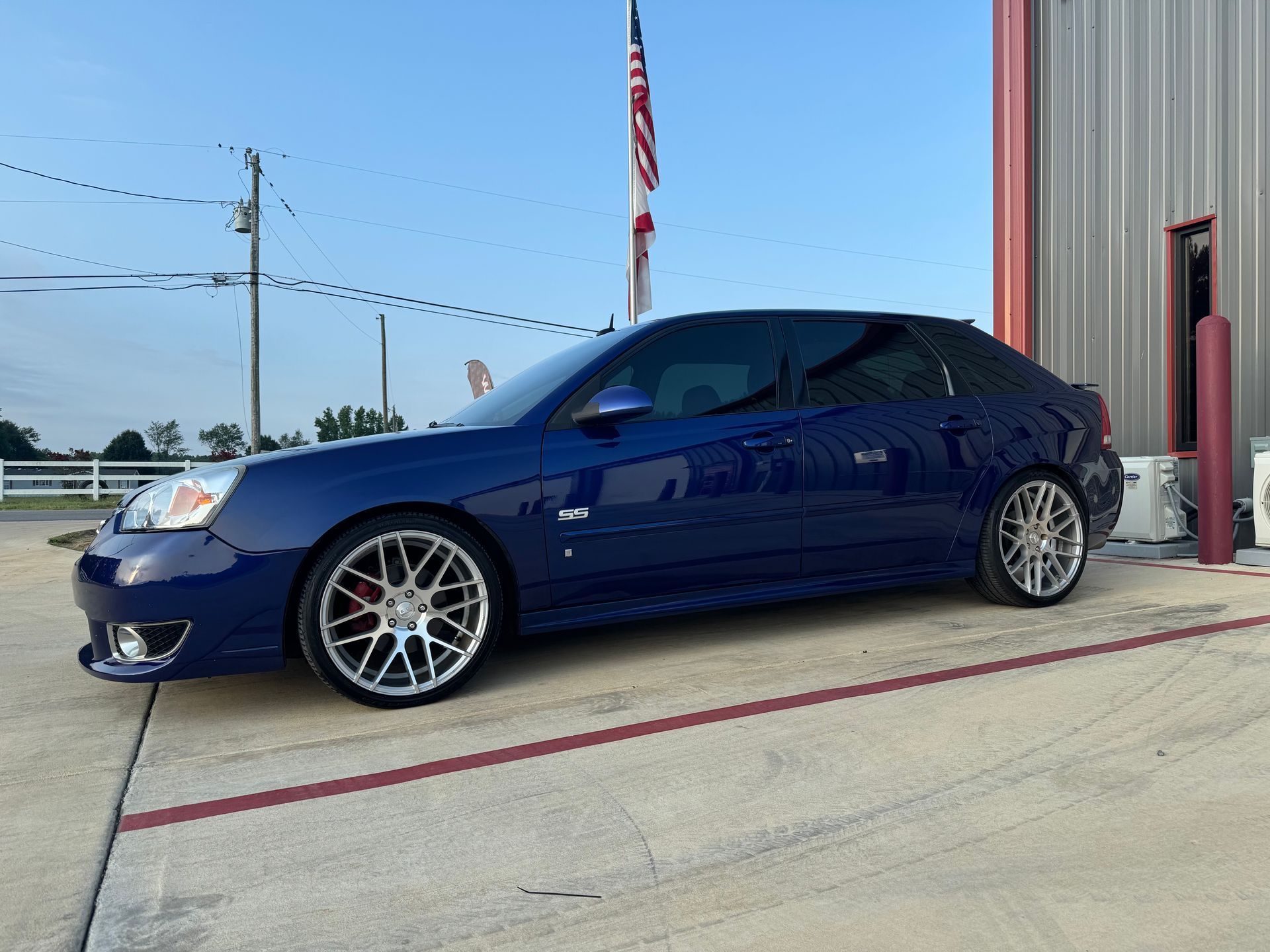 A dash cam is sitting on top of a white surface.