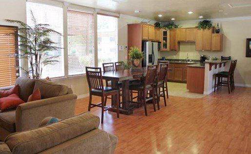 stonemark condos dining