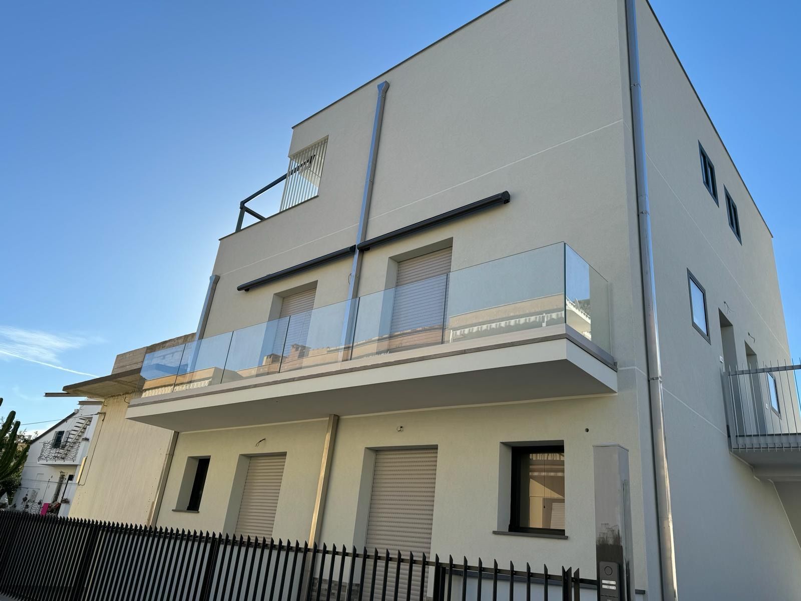 Tecnotenda balconata in vetro Loano