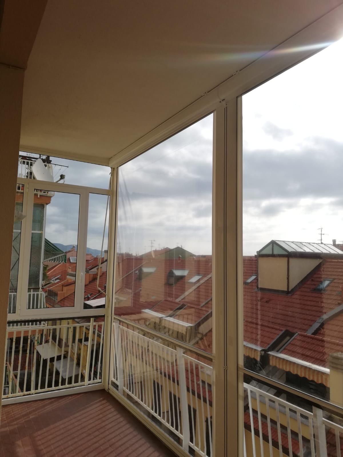 Tecnotenda verande in plastica per balconi Loano