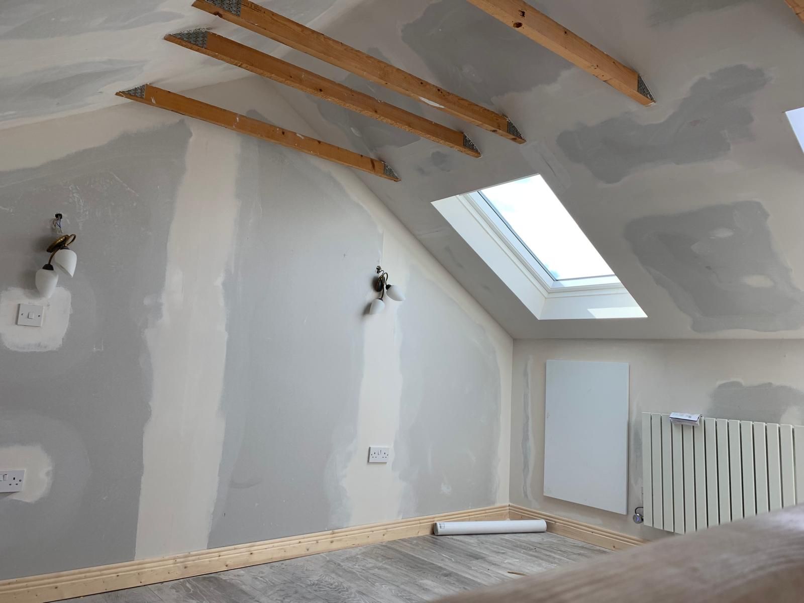 An empty room with a skylight in the ceiling