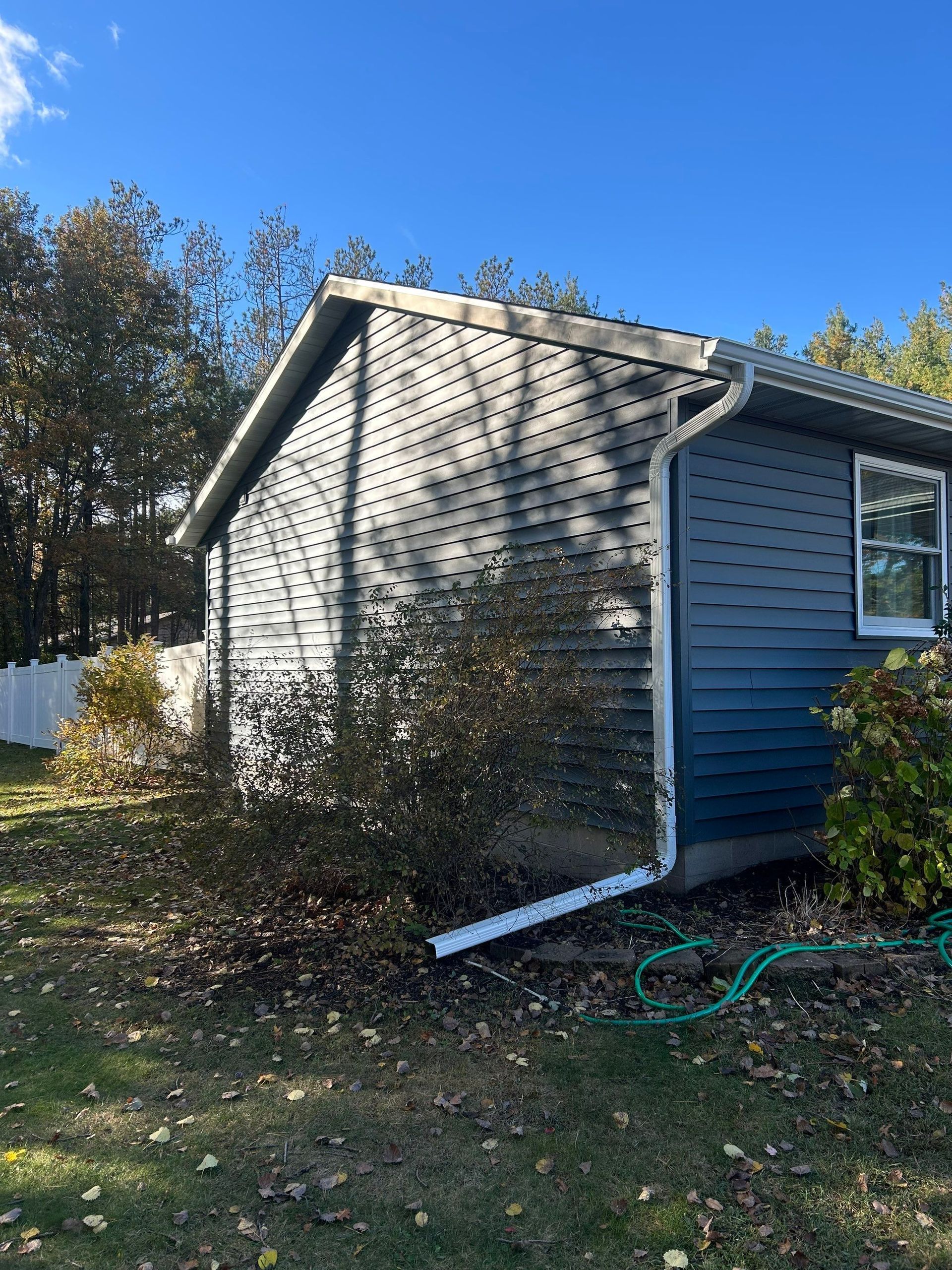 Bronwyn Siding & Shingled Roof Replacement Wisconsin Rapids WI GAF Charcoal