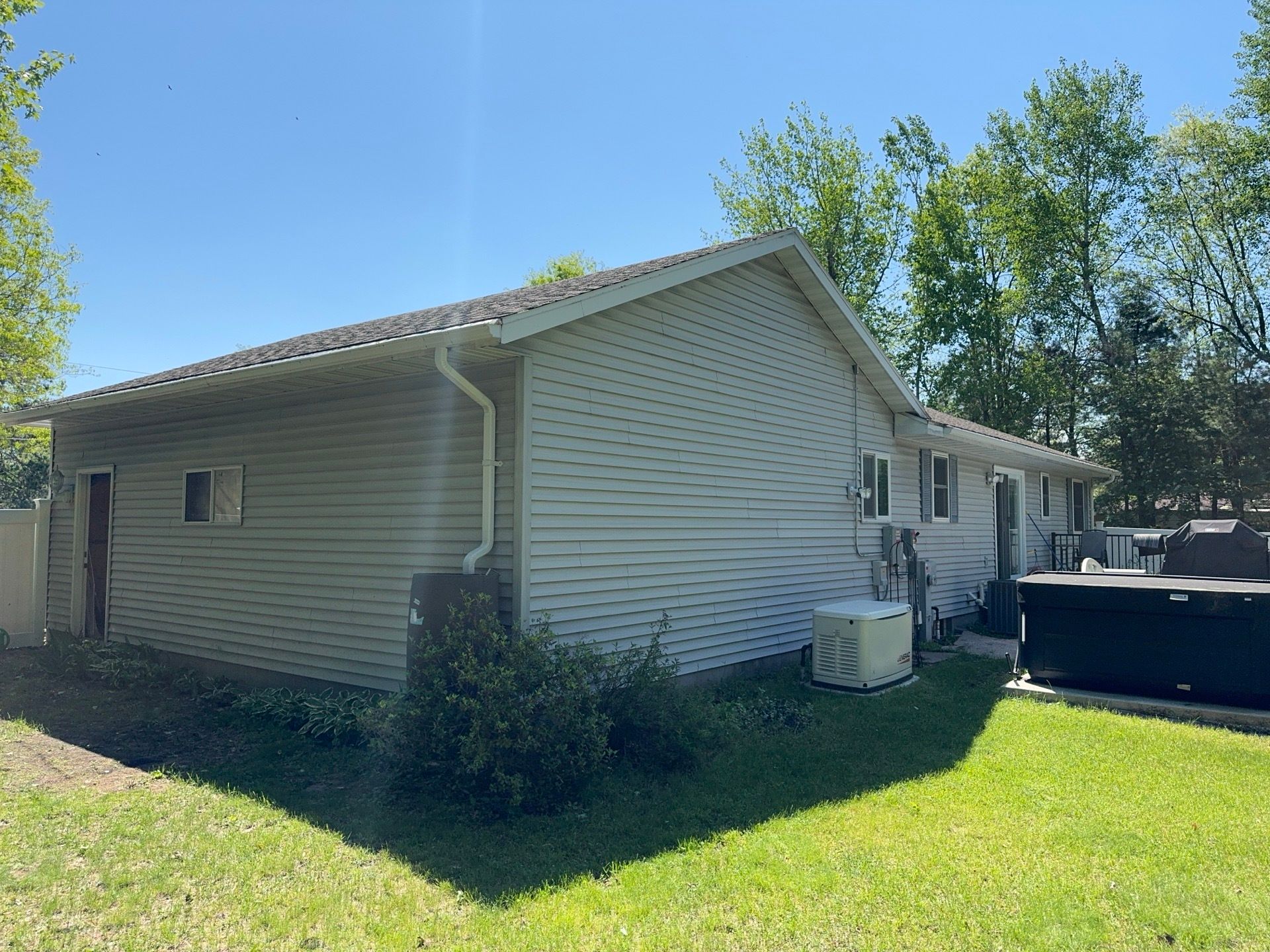Bronwyn Siding & Shingled Roof Replacement Wisconsin Rapids WI