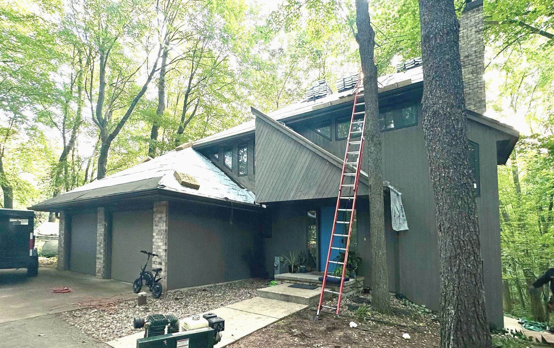 GAF Timberline HDZ Barkwood Roofing Shingles installed by roofer in New London WI hail damage to roof payed for by insurance claim