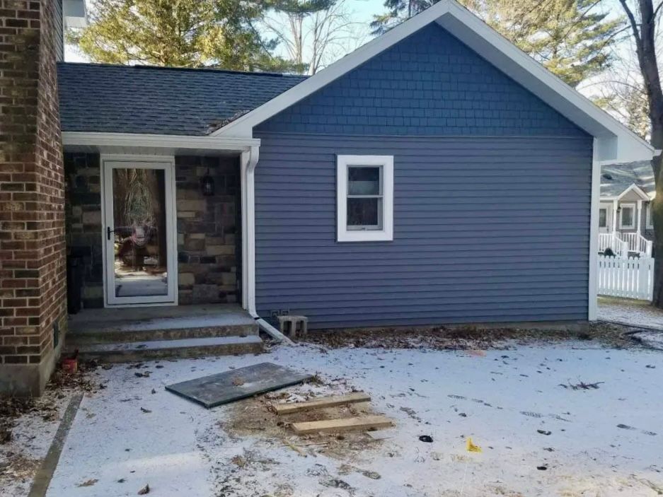 Water Damage Restoration - WATER REMOVAL & DRY-OUT - FLOOD DAMAGE REPAIR by contractor Badgerland Restoration & Remodeling