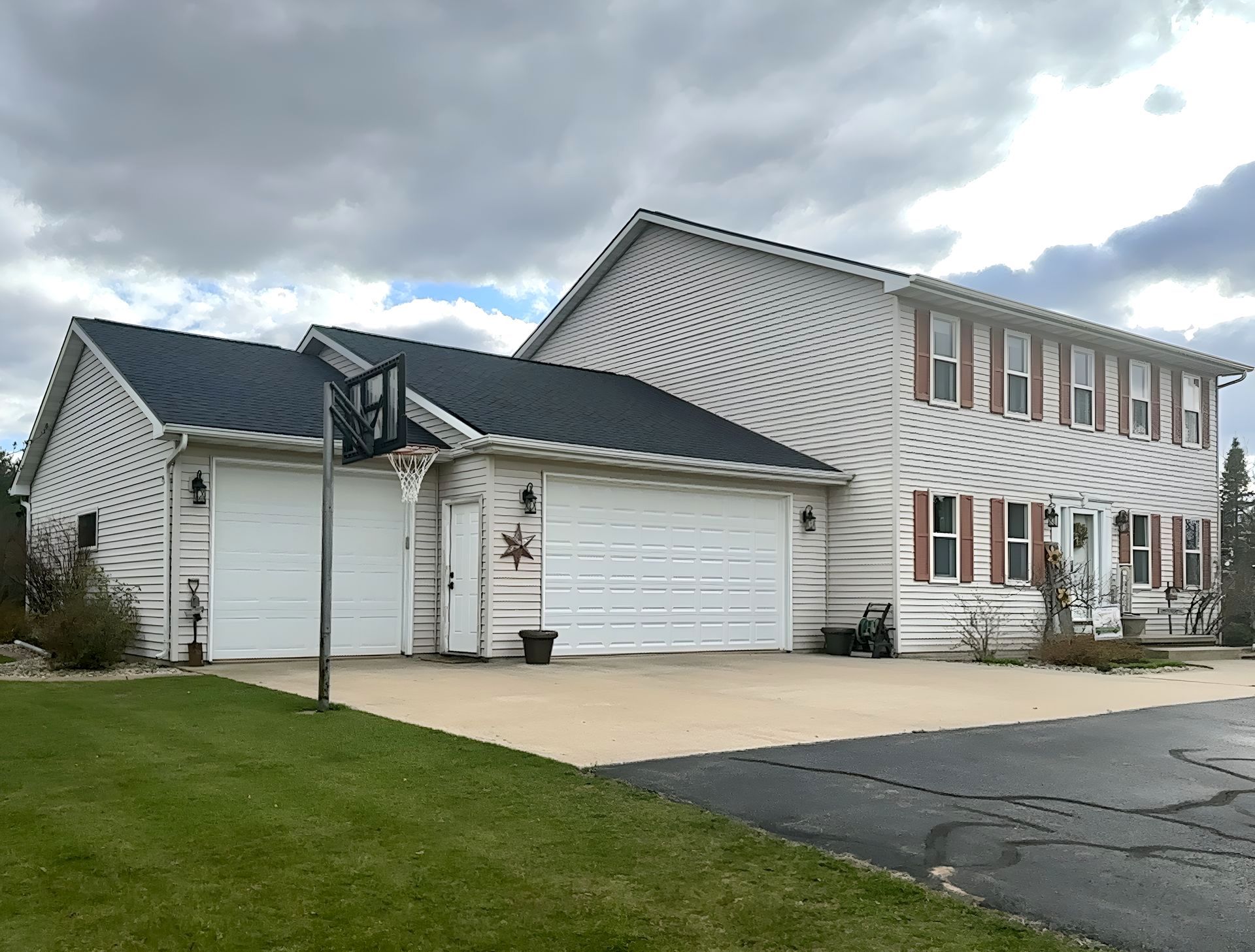 Siding Replacement contractor hail damage repair in Hortonville, WI