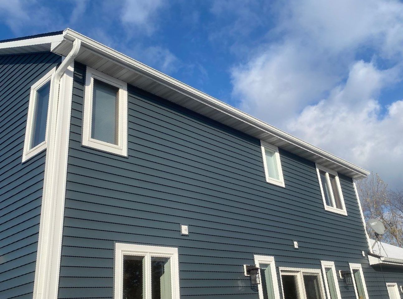 Roofing contractor Hortonville WI Siding Replacement Norandex Cedar Knolls D5 Deep Water Front Porch Addition