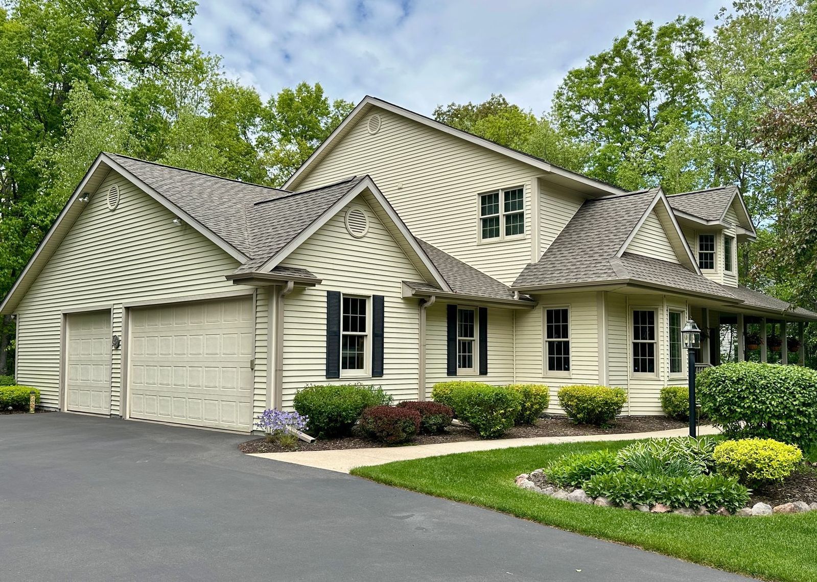 Timbercrest D-4 Manor siding Timbercrest Board & Batten color Slate for gable Badgerland Restoration & Remodeling
