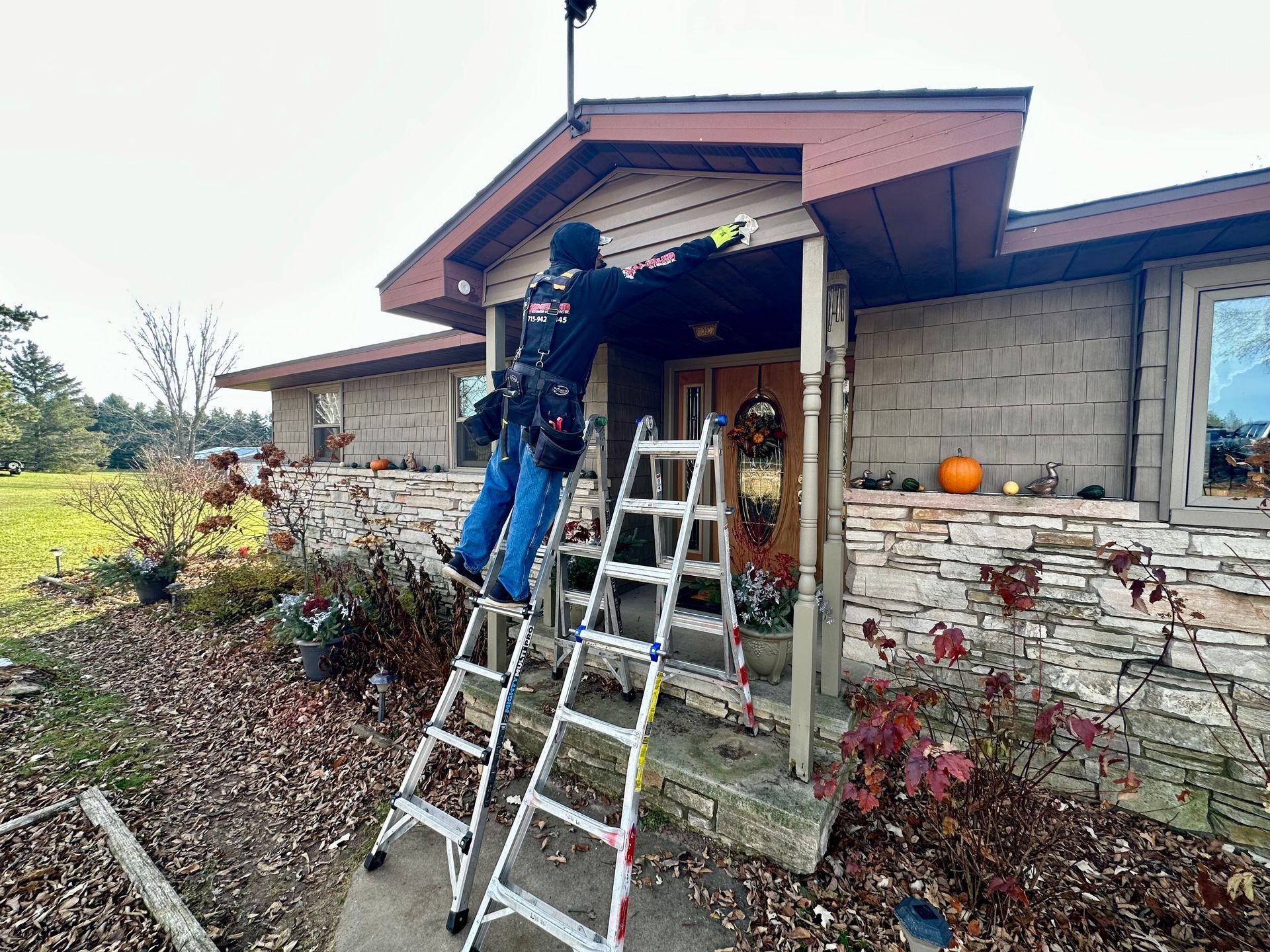Winterizing home to prepare house for winter, insulated foam siding, siding replacement installation contractor wisconsin