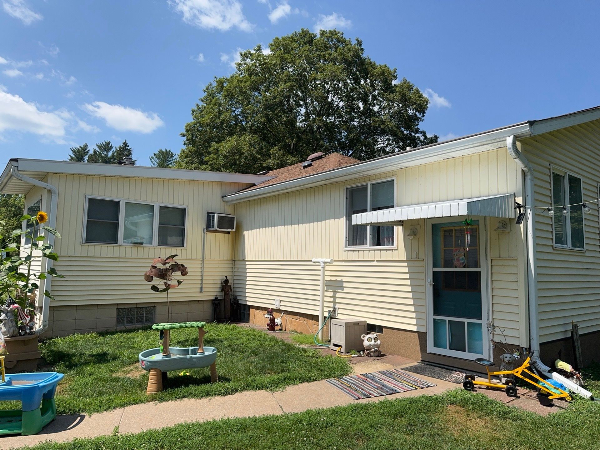 Siding Replacement Shingled Roof Replacement Wisconsin Rapids Norandex D-4 Yellow GAF Timberline Golden Harvest