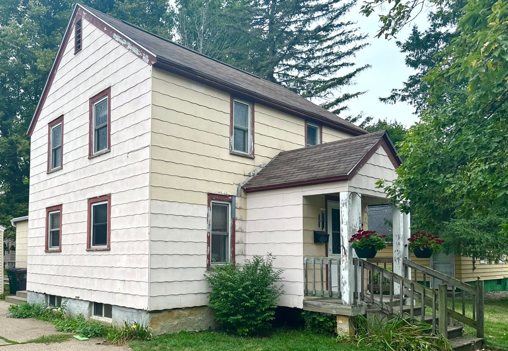 Contractor replaced asbestos siding and rotten sheathing. CDBG Program. Wisconsin Rapids. Replaced with Norandex Cedar Falls D5 in Graphite