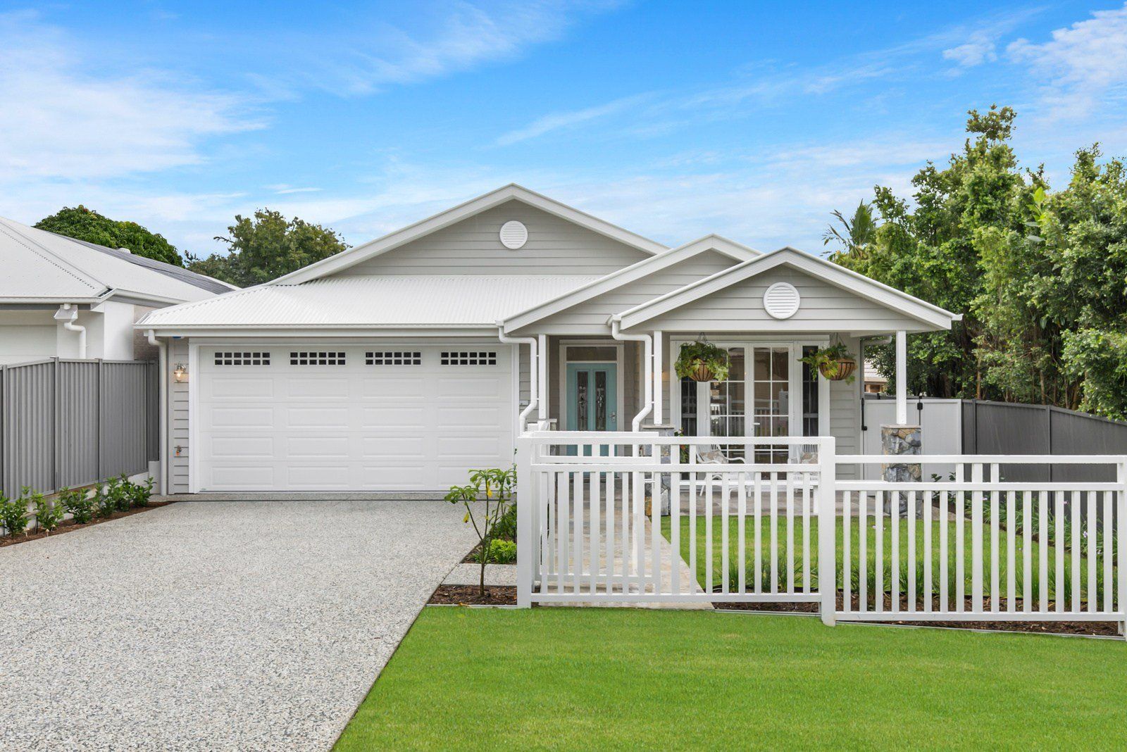 White house - garage area