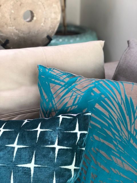 Rust en harmonie vormen de basis van mijn interieurs - altijd met een eigenzinnige twist. Licht, kleur en materialen vloeien samen tot een tijdloos geheel waarin sfeer en beleving centraal staan