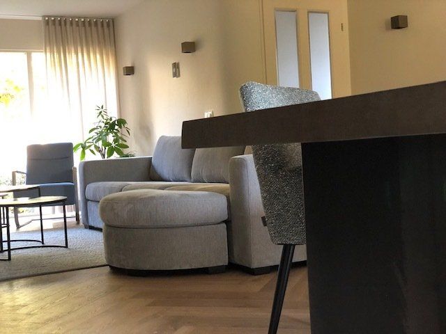 meubelplan - woninginrichting Keijser en co longebank eetkamertafel er zitfauteuils