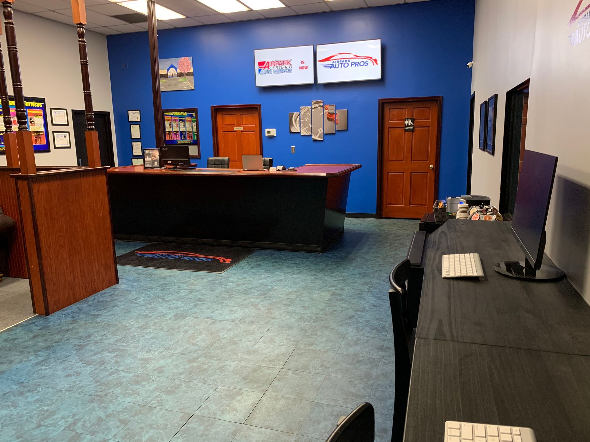 Customer Welcome Area | Airpark Auto Pro