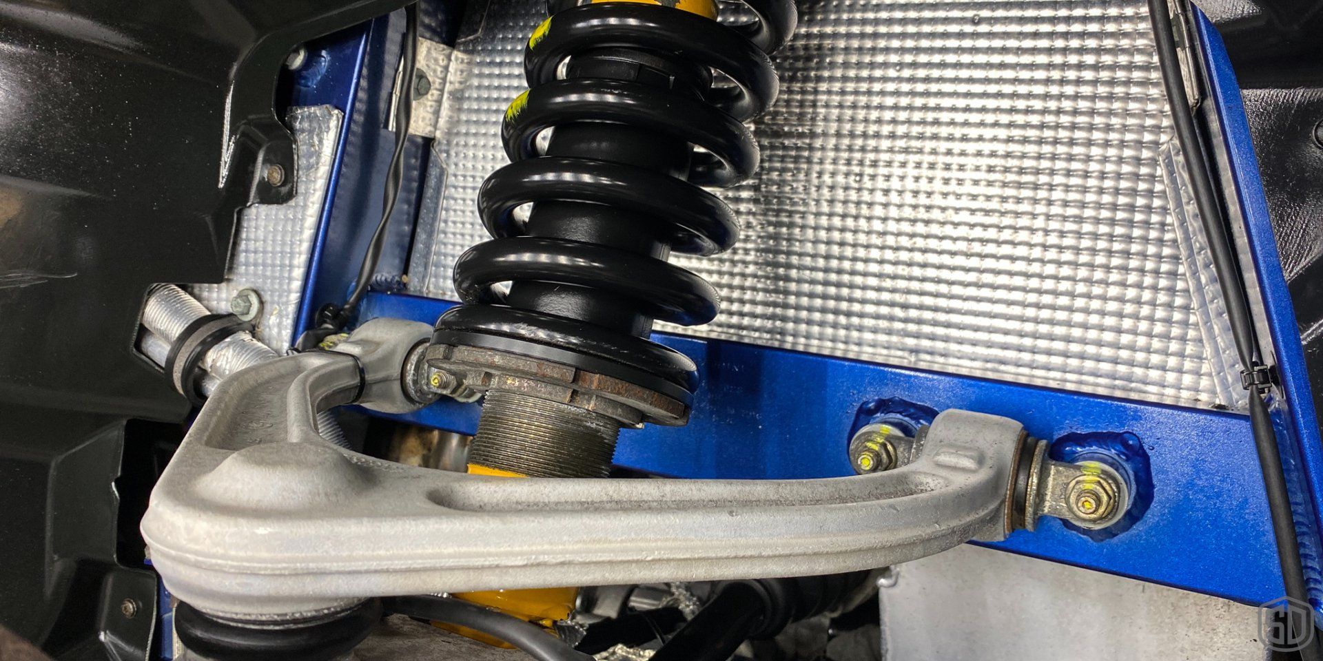 A close up of a shock absorber on a vehicle.