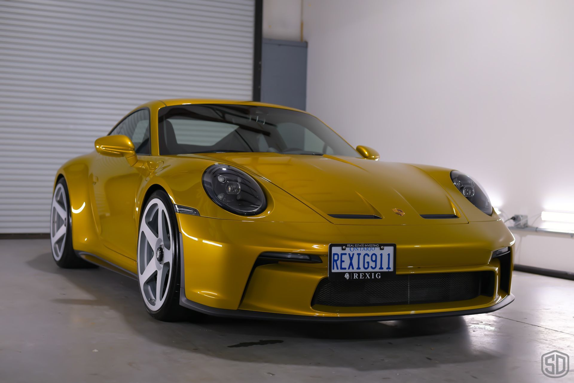 Who wants to see more of this stunning 911 GT3 Touring in Chromoflair Gold? Seeing the color in pers