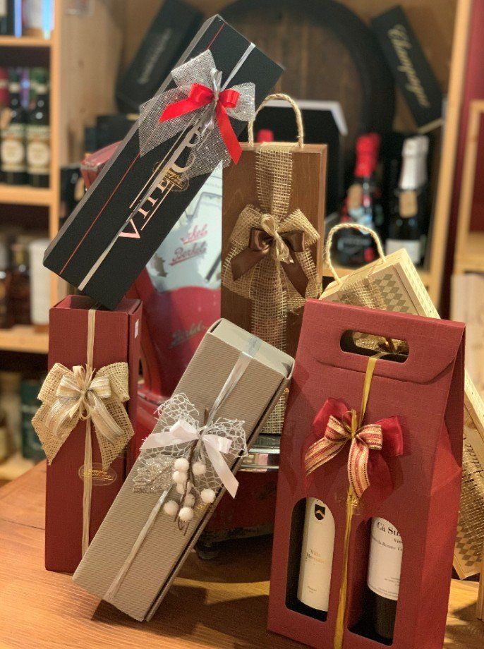 bottiglie di vino con confezione regalo