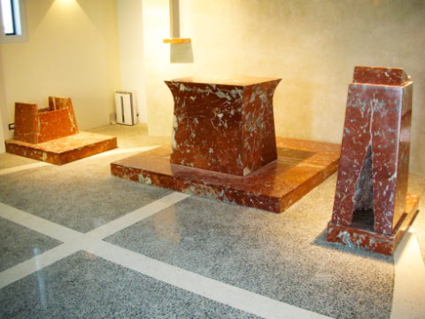 arte funeraria in marmo rosso