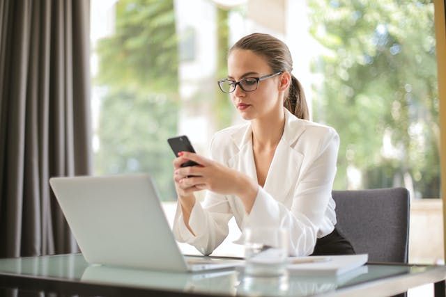 landlord-working-on-the-phone