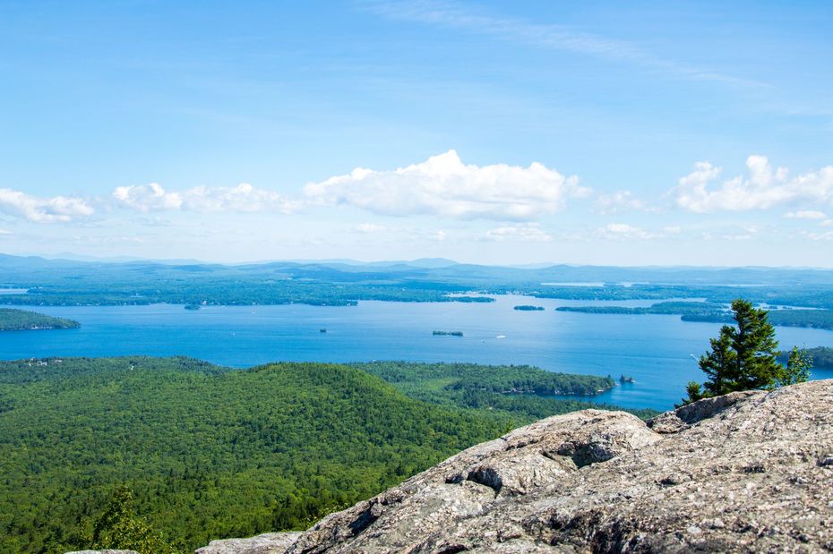 A view of a lake from the top of a mountain.