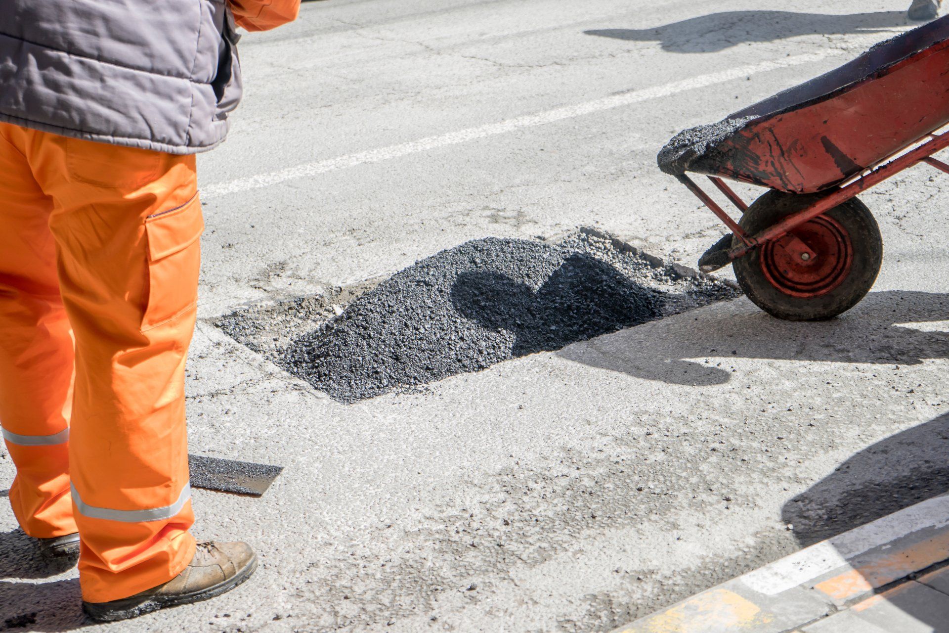 A pre-mixed asphalt is filled in the hole to avoid worsening conditions and the inconvenience it can cause.