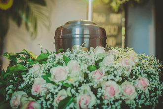 urna e fiori delle cremazioni ad Arco