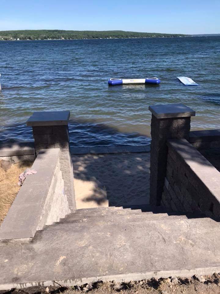 a professional retaining wall in the Traverse City, MI area