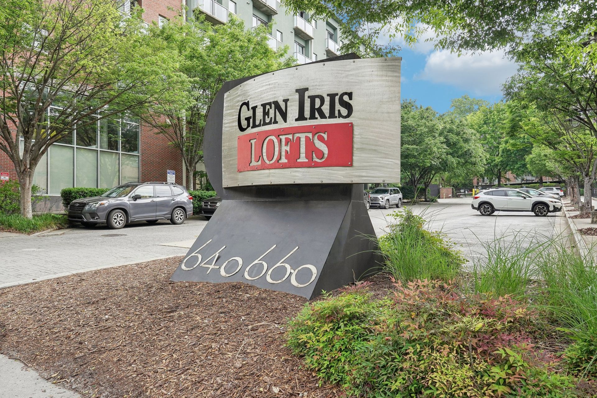 Sign for Glen Iris Lofts apartments, 640-660 address, with cars and trees.