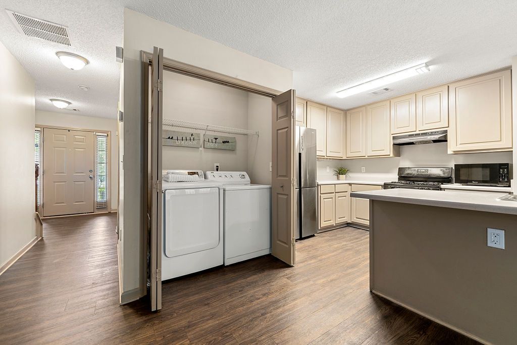 A laundry room in a house with a washer and dryer in it.