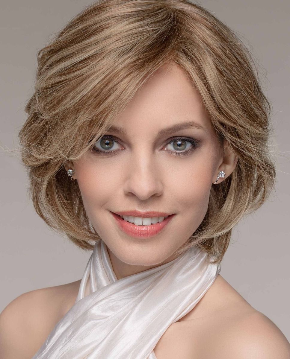 capelli caschetto biondi