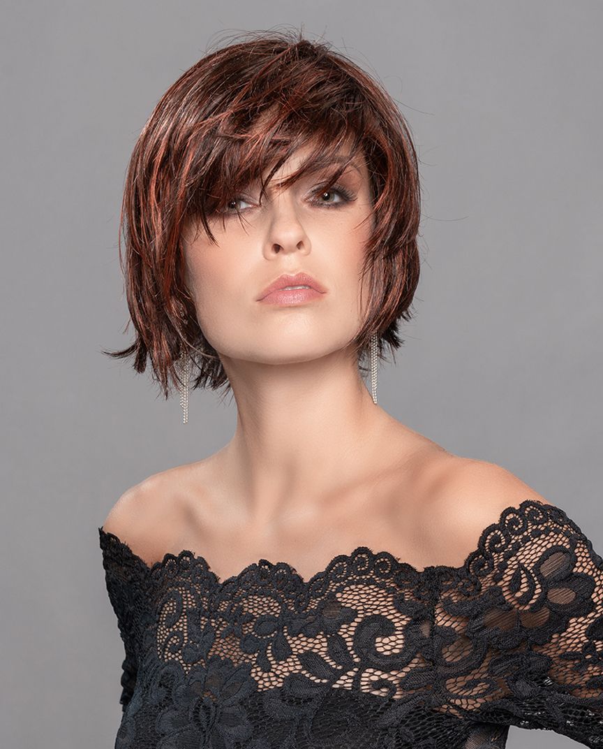 capelli caschetto rossi