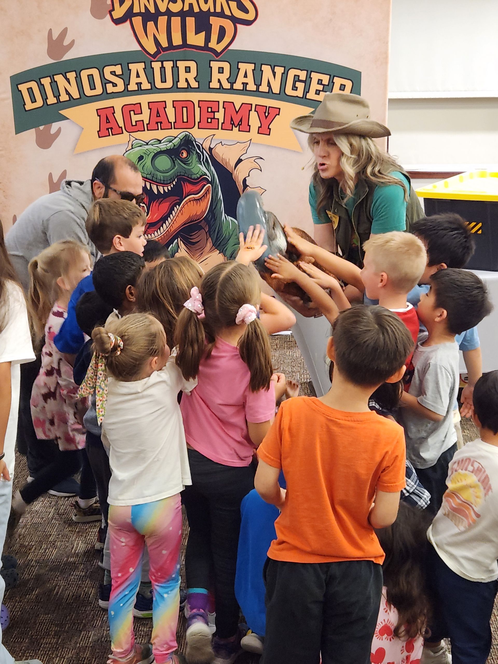 Interactive dinosaur show for libraries – Dinosaur Ranger Academy