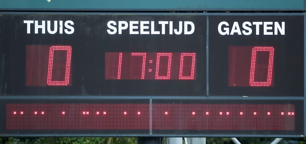 Scoreboard displaying the score of 0 - 0 and a remaining time of 17 mins