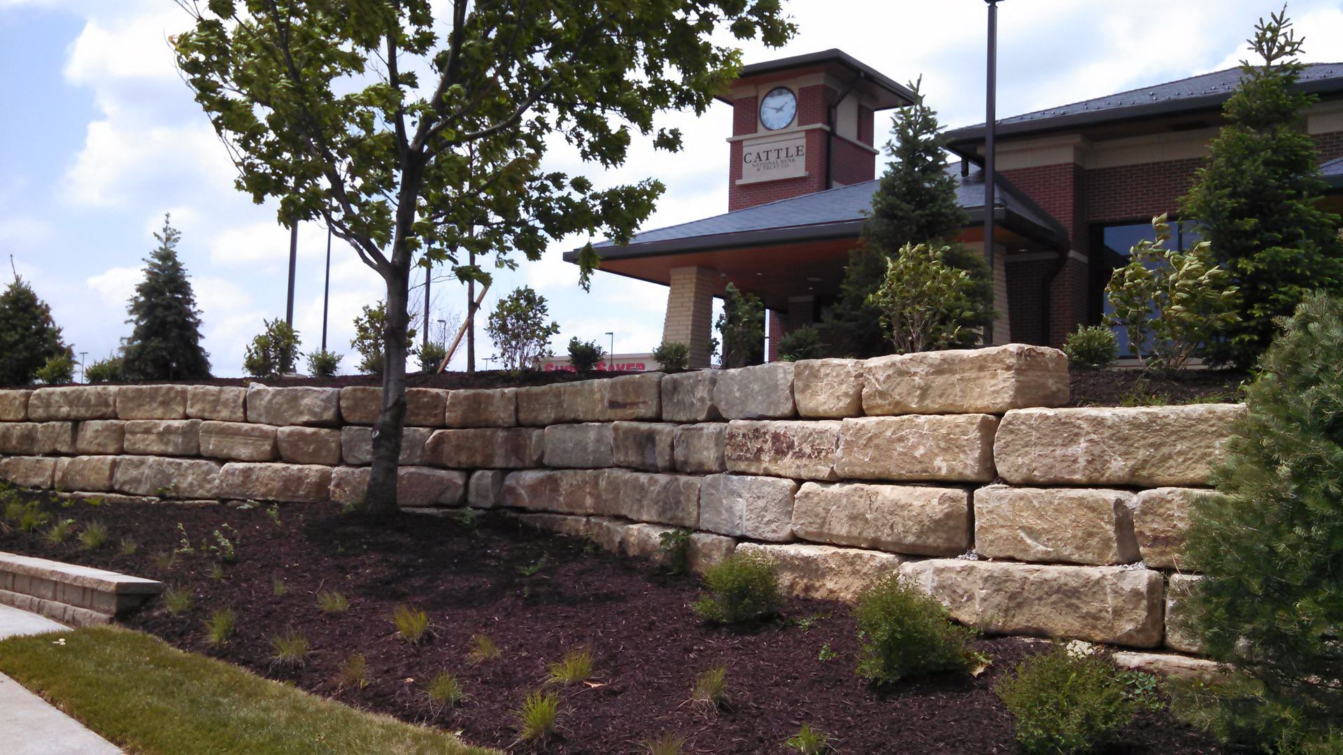 Outdoor retaining wall