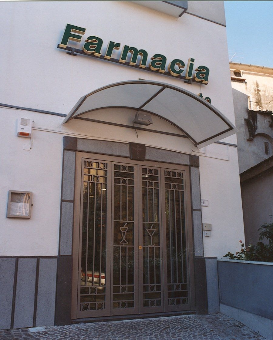 Farmacia con cappottina