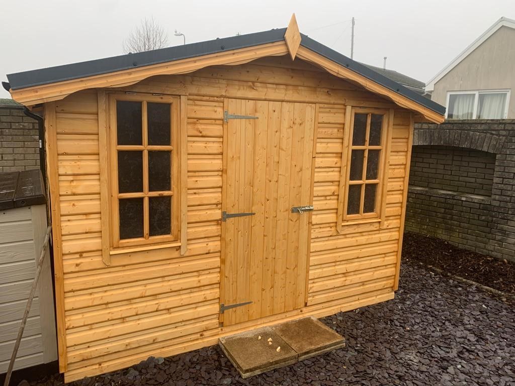Chalet style shed with metal sheets on the roof. Finishing trim around the windows that can be opened. This is an optional upgrade.