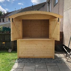 6' x 4' Curved roof garden bar with serving station for family and friends. No more lockdowns, lets enjoy everyone's company we have missed.