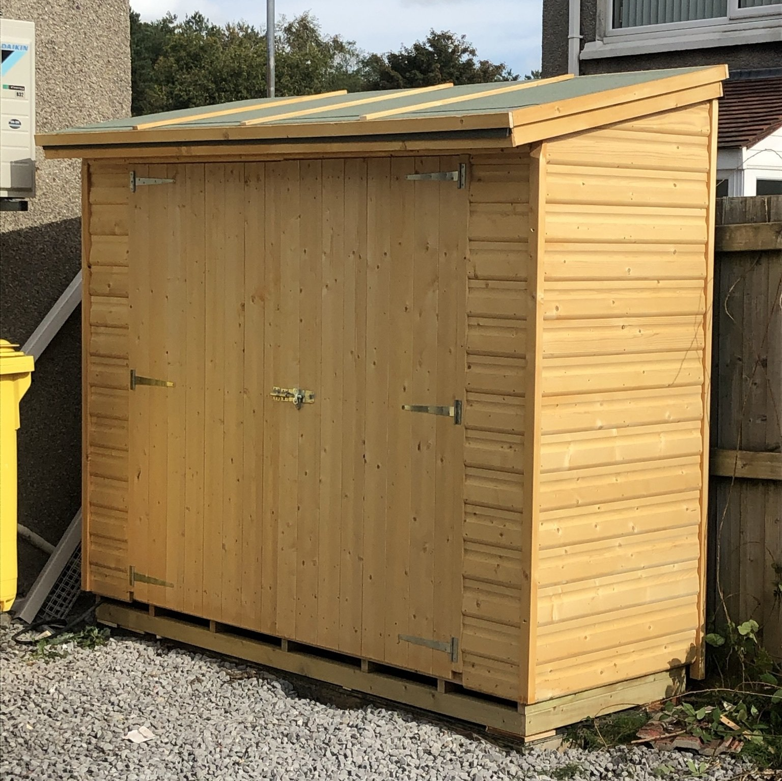 8' x 3' Low front storage shed. This was used for a vets to store the freezer in. 
