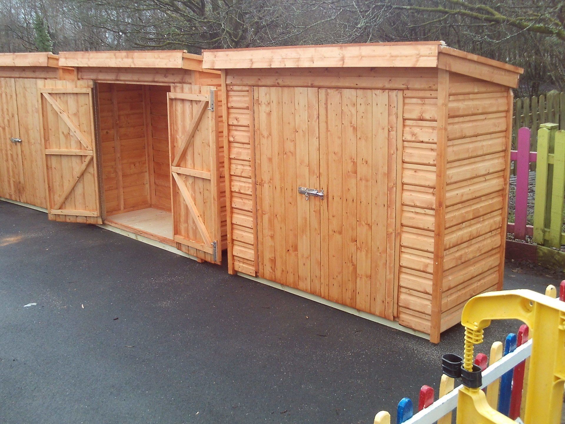 6' x 3' store shed with continuous hinges.