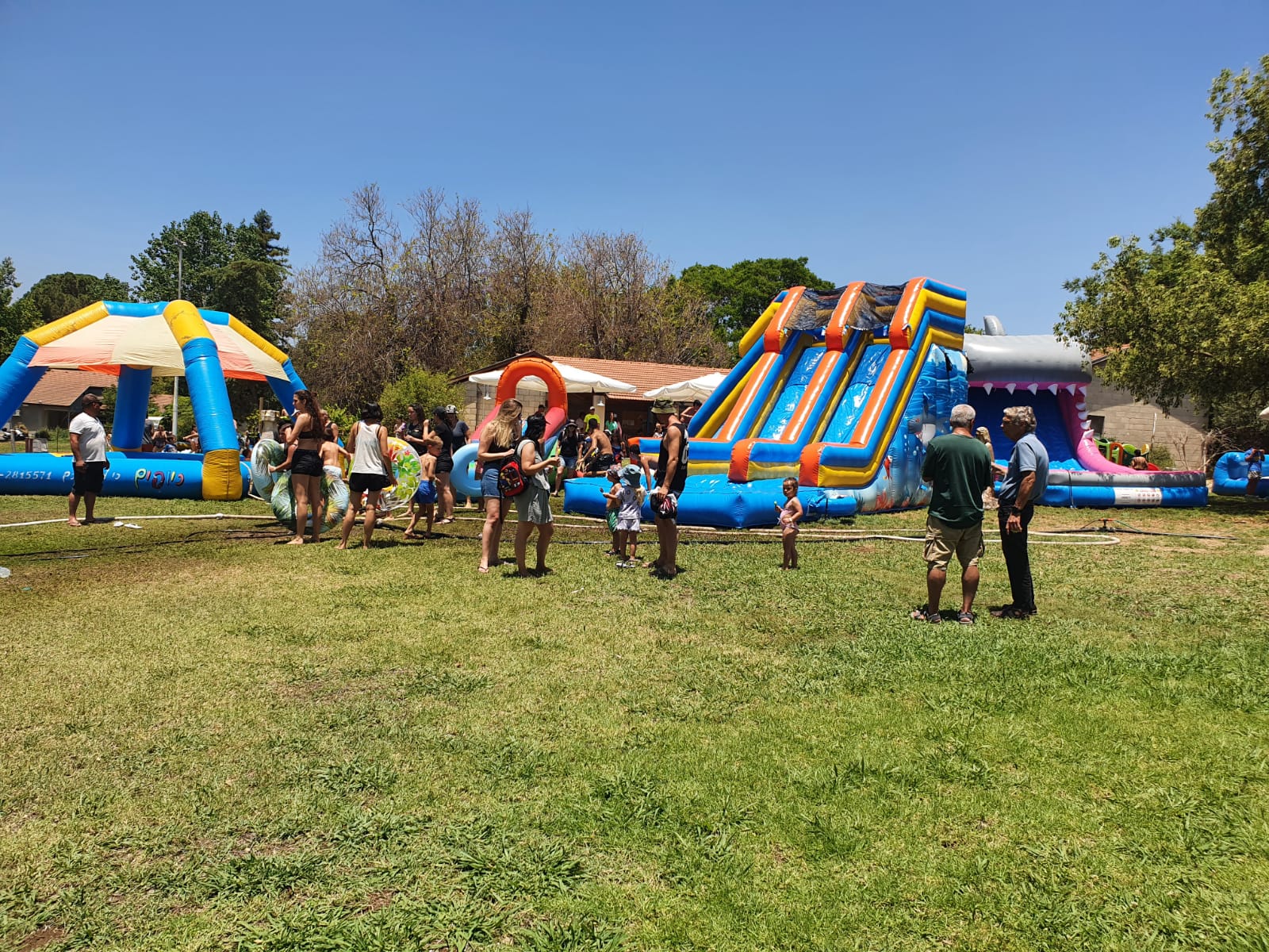 השכרת מתנפחים לבריכה