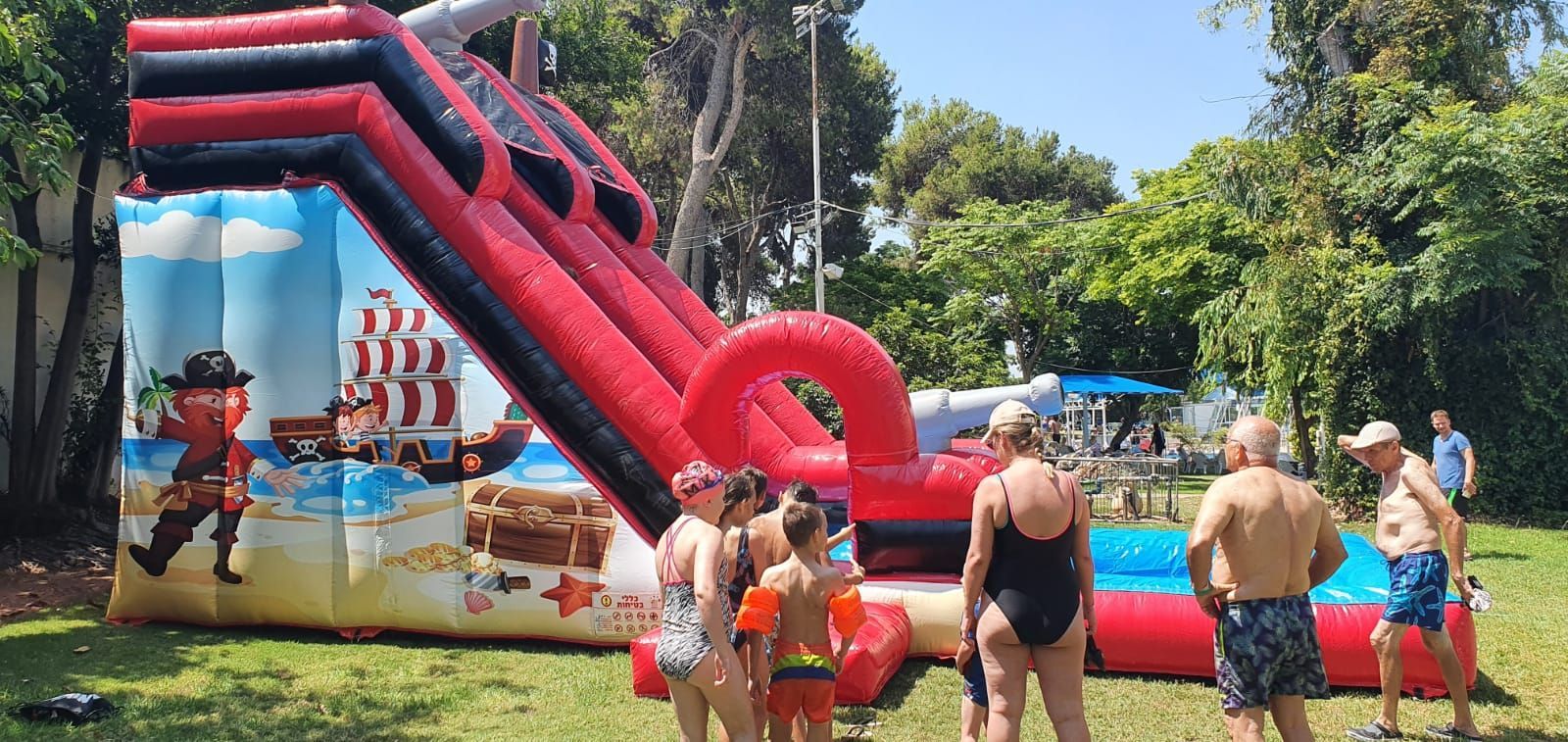 השכרת מתנפחים לבריכה