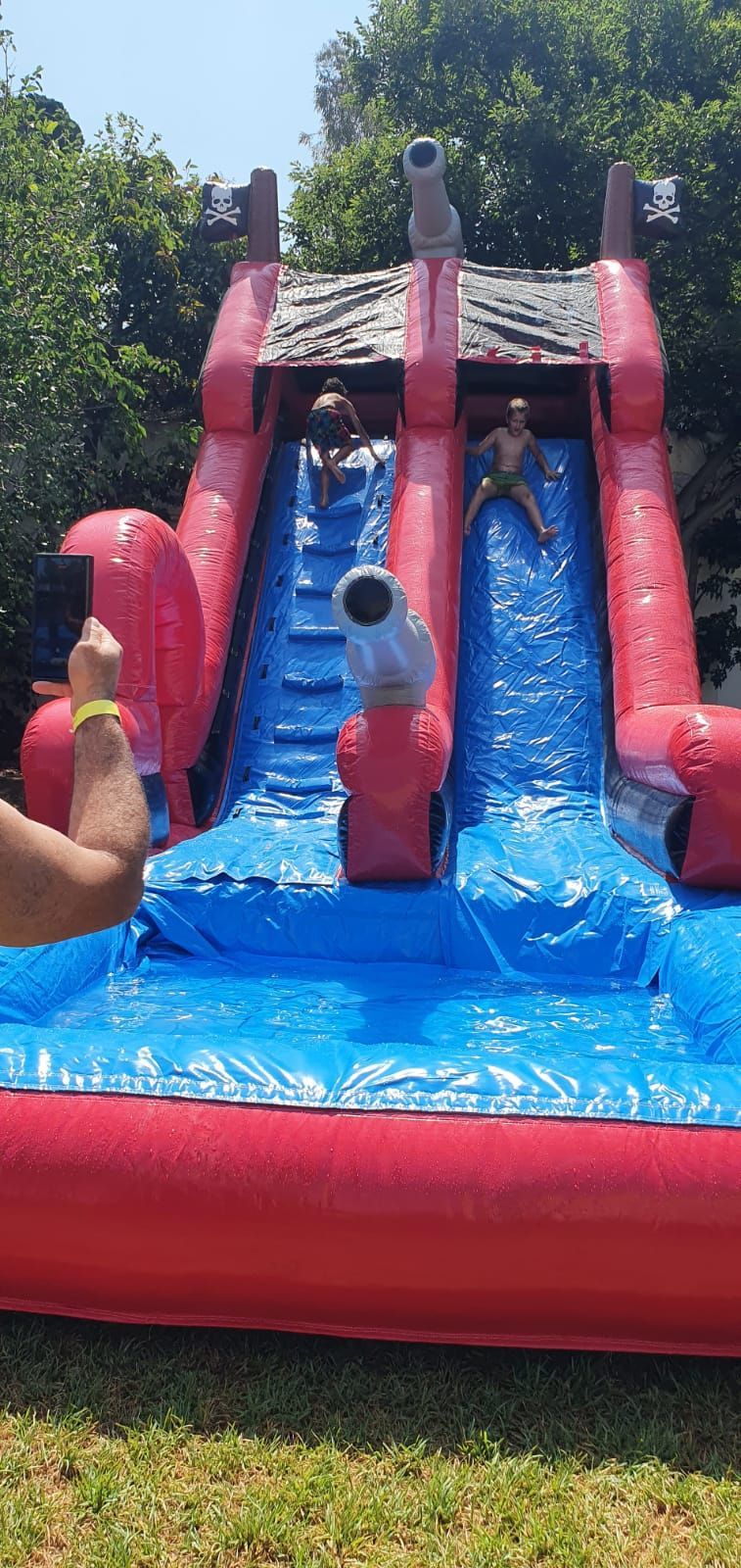 השכרת מתנפחים לבריכה