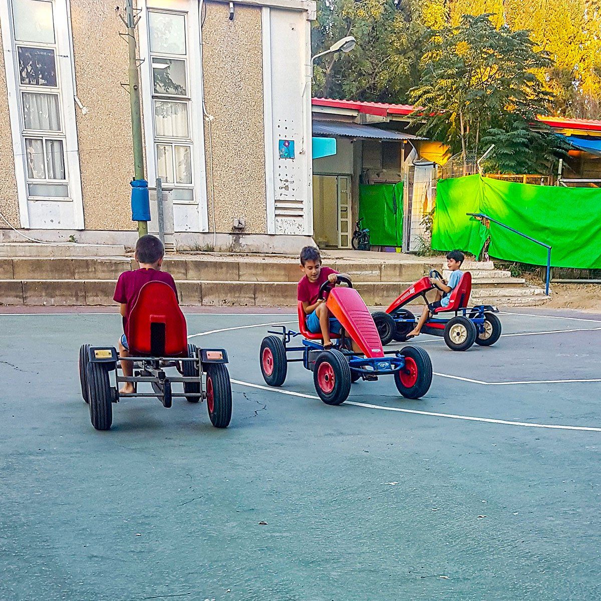 מתקני ילדים