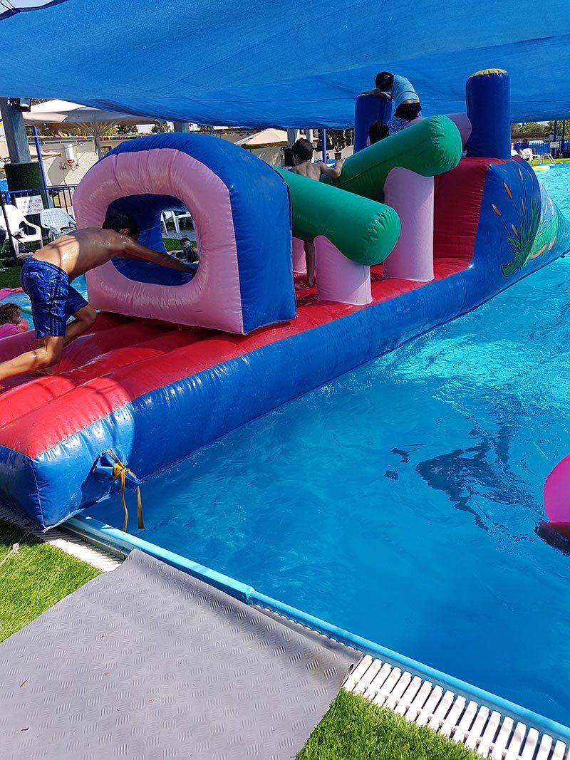 מתנפחים לבריכה