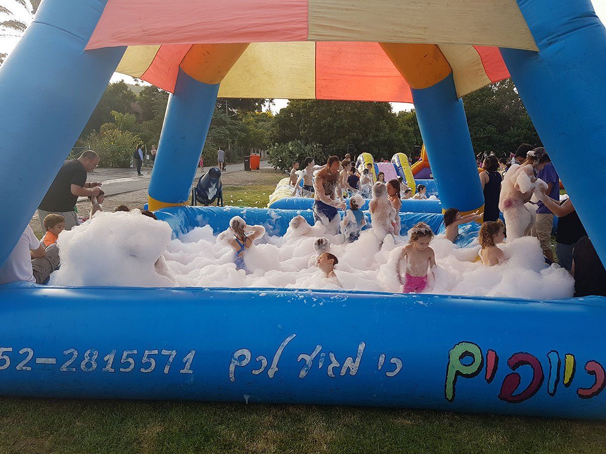 מתנפחים לבריכה